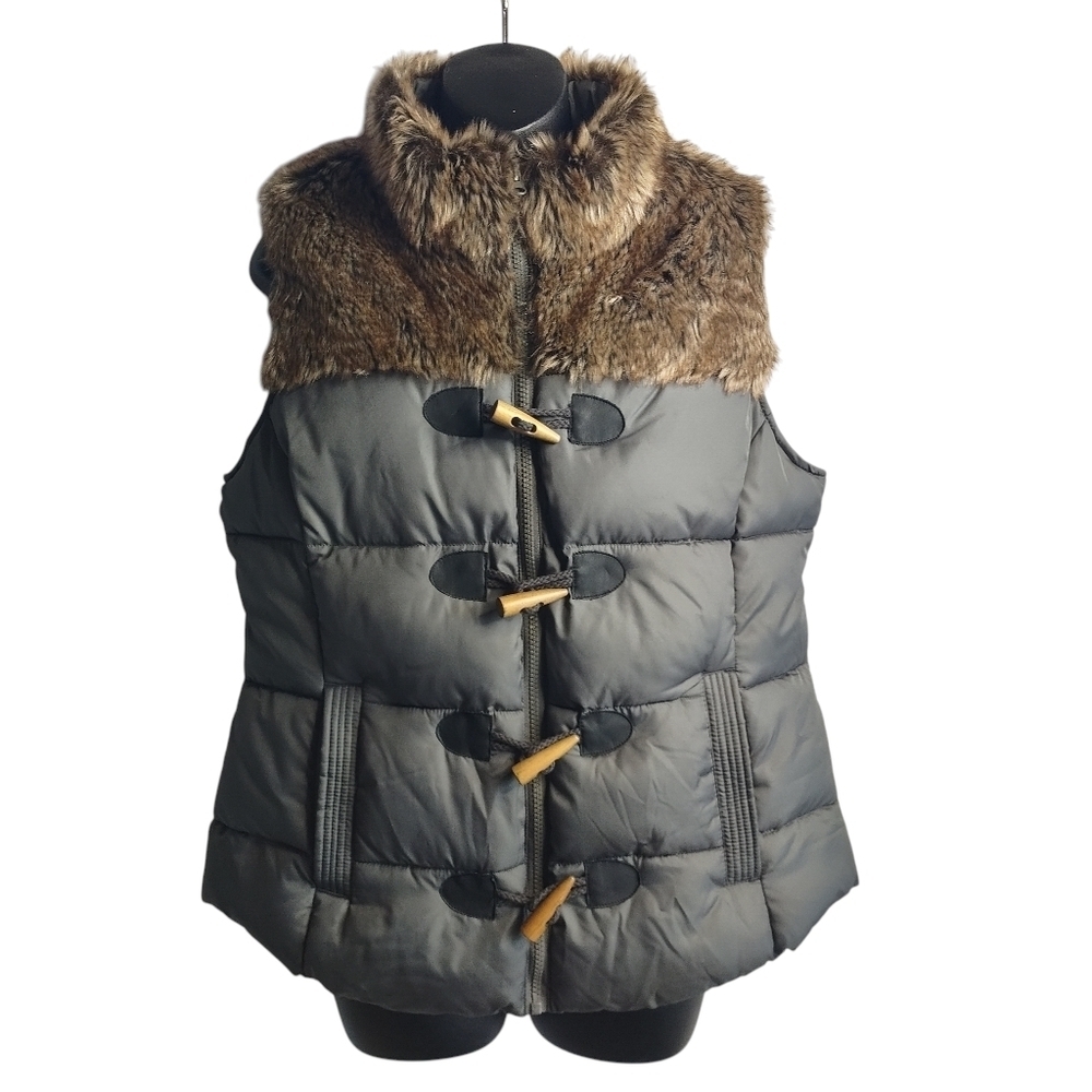 Ruff Hewn Faux Fur Puffer Vest Women’s Size M Gray Full Zip Togg Button Quilted